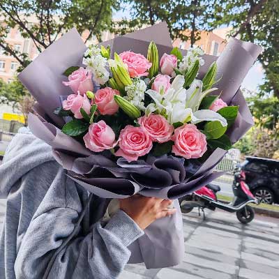 楚雄11朵戴安娜粉玫瑰百合，与你一起追逐梦想